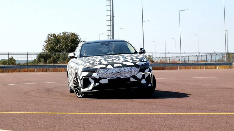 TOGG 10F piste çıktı, pist resmen ağladı